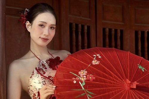 Ngọc nữ bóng chuyền Việt Nam 'thả thính', khoe bờ vai thon