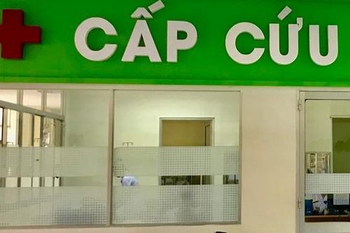 Người đàn ông phải đi cấp cứu khi đang phát biểu tại đám cưới cháu