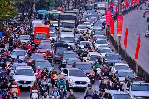 Trở lại Hà Nội sau Tết Dương lịch: Đi giờ nào để tránh ùn tắc, mệt mỏi?