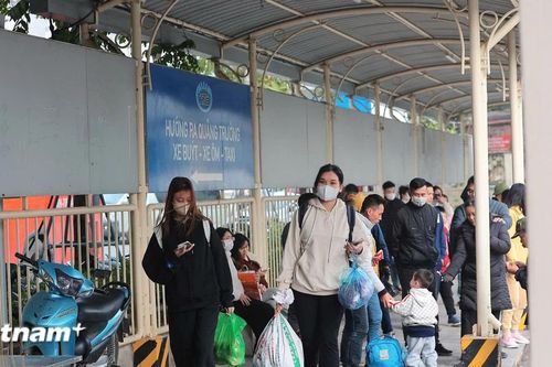 Ngày cuối kỳ nghỉ Tết Dương lịch: Xe khách kín chỗ, giá vé tăng cao