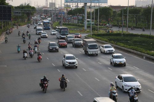 TP Hồ Chí Minh: Lượng phương tiện đổ về khá đông nhưng giao thông vẫn ổn định
