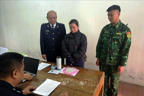 Bắt giữ vụ vận chuyển số lượng lớn bạc trái phép