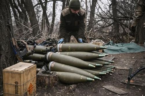 Động thái 'lạ' của ngân hàng Séc với các hãng vũ khí làm ăn cùng Ukraine