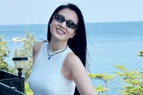 Vóc dáng 'vạn người mê' của siêu mẫu Anh Thư ở tuổi 43