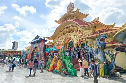 TP. Hồ Chí Minh đón 1,24 triệu khách, thu 2.632 tỷ dịp tết Dương lịch