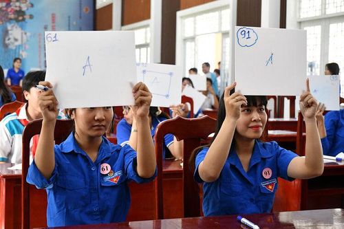 Hội thi 'Rung chuông vàng - Tìm hiểu truyền thống lịch sử quê hương anh hùng'
