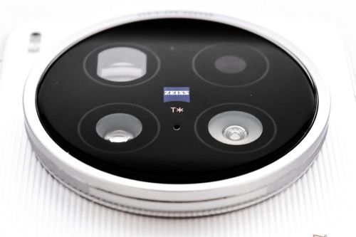 Vivo X300 Ultra lộ tin đồn sở hữu công nghệ zoom liên tục vượt mặt Xiaomi 17 Ultra