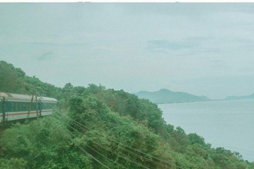 Theo tiếng 'xình xịch'