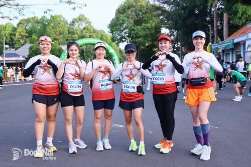 [Chùm ảnh] Những bóng hồng trên đường chạy Giải Việt dã 'Chinh phục đỉnh cao Bà Rá'