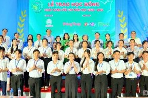 Chắp cánh ước mơ cho những bước chân đến trường
