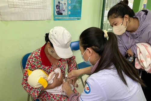 90% trẻ dưới 1 tuổi được tiêm chủng đầy đủ 8 loại vắc xin
