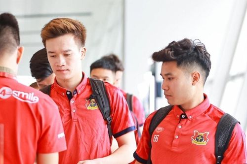 Sau cú hích Quả bóng Vàng, Hoàng Đức cùng CLB Ninh Bình sang Singapore du đấu