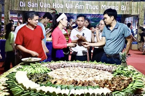 Chả cuốn lá bưởi - tinh túy ẩm thực xứ Mường