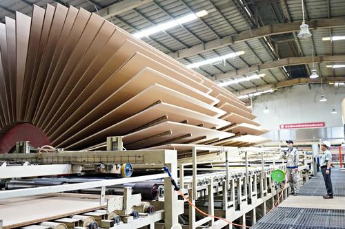 Đưa gỗ rừng trồng ra thế giới