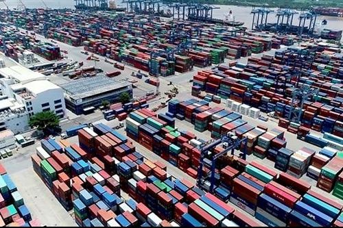 Điều tiết lượng hàng hóa xuất nhập khẩu giữa các cảng biển từ việc thu phí hạ tầng
