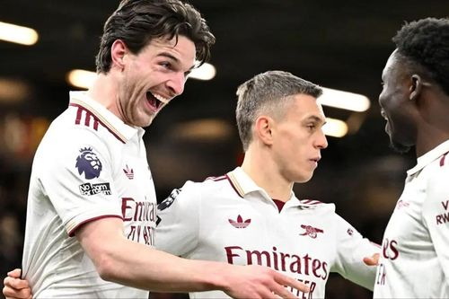 Arsenal và Aston Villa tận dụng thời cơ Man City 'sảy chân'
