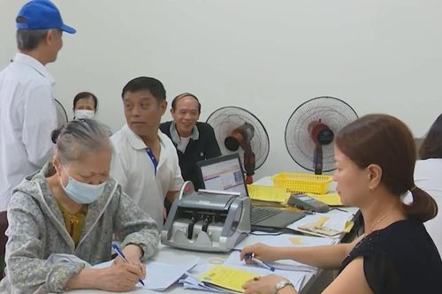 Chi trả gộp 2 tháng lương và trợ cấp xã hội dịp Tết