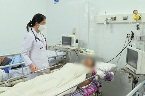 Thức khuya, ăn uống thất thường ảnh hưởng thế nào đến sức khỏe trong kỳ nghỉ?
