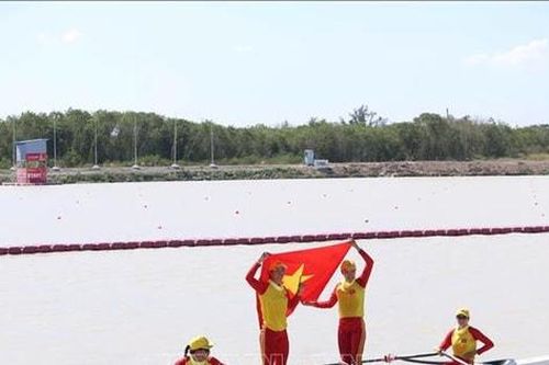 Không quên những người 'âm thầm'