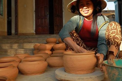 Làng 'nắn đất'