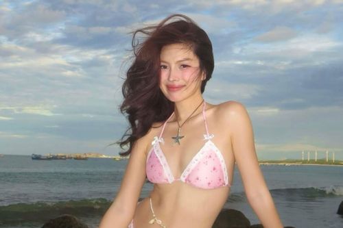 Hot girl TP.HCM kỷ niệm 7 năm yêu với cựu tuyển thủ U23