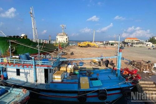 Đảo Phú Quý, tỉnh Lâm Đồng thiếu xăng dầu