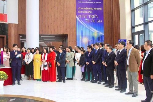 Khai trương không gian trưng bày 'Dưới cờ Đảng quang vinh: Việt Nam 40 năm Đổi mới và khát vọng trong kỷ nguyên vươn mình'