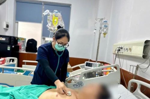 Đau xoang kéo dài, cứng hàm kéo dài, cảnh báo nguy cơ bị nhiễm nấm đen