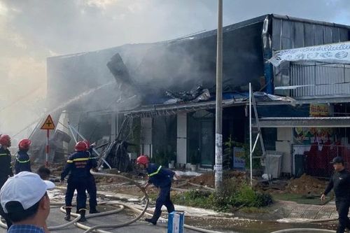 Đà Nẵng: Cháy cửa hàng kinh doanh vật liệu xây dựng