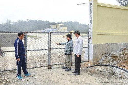Người dân bản Pú Tỉu 2 ở tỉnh Điện Biên mong mỏi một con đường
