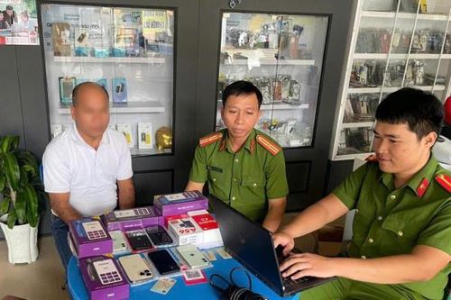 Buôn điện thoại 'mù' nguồn gốc