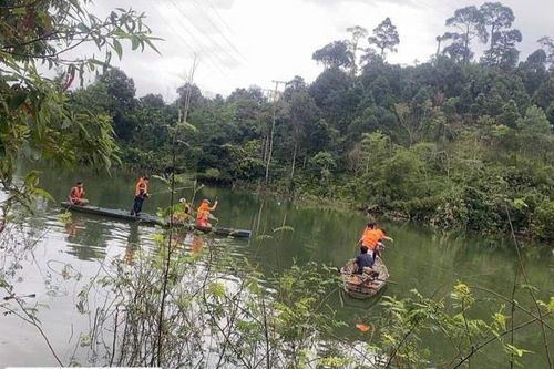 Gặp nạn khi qua sông