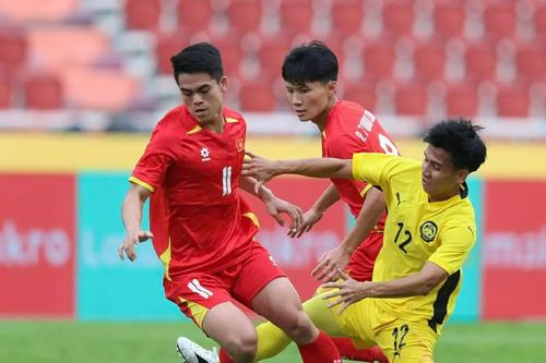 Trang chủ AFC nêu tên Khuất Văn Khang của U23 Việt Nam là 1/4 cầu thủ đáng chú ý bảng A