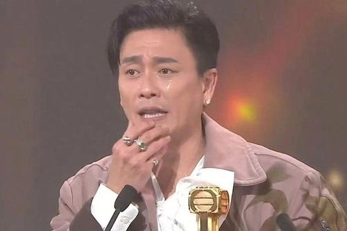 Huỳnh Tông Trạch khóc nức nở
