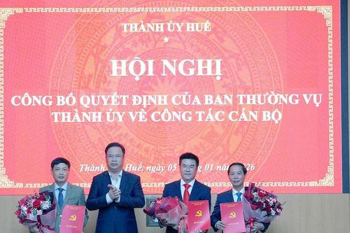 Công bố quyết định của Ban Thường vụ Thành ủy Huế về công tác cán bộ