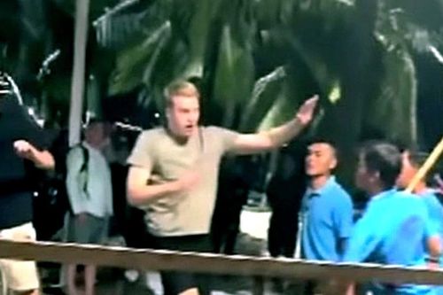 Quán bar ở Nha Trang lên tiếng vụ nhân viên cầm gậy, xẻng đe dọa du khách nước ngoài