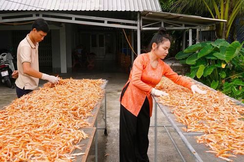 Đặc sản hình móng chim, giá tiền triệu ở Cà Mau được săn đón dịp Tết