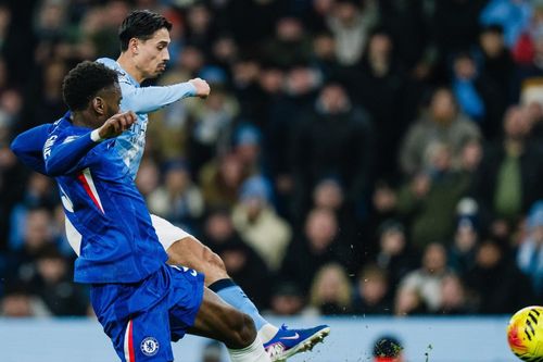 Man City rơi điểm trước Chelsea: Món quà cho Arsenal