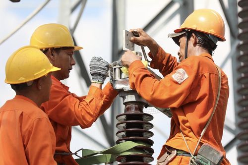 GDP tăng 8,02%, sản lượng điện chỉ tăng 4,9%: Cục Thống kê và chuyên gia giải thích