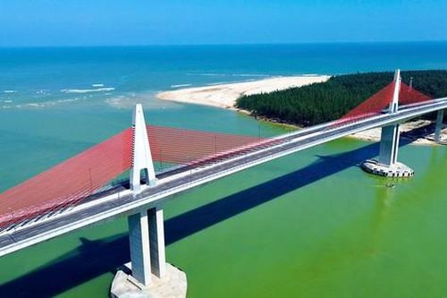 Cận cảnh cầu vượt cửa biển dài nhất miền Trung sau gần 4 năm thi công