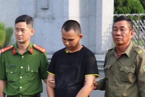 Khống chế tài xế taxi giữa đêm khuya cướp tài sản, nam thanh niên bị bắt tạm giam
