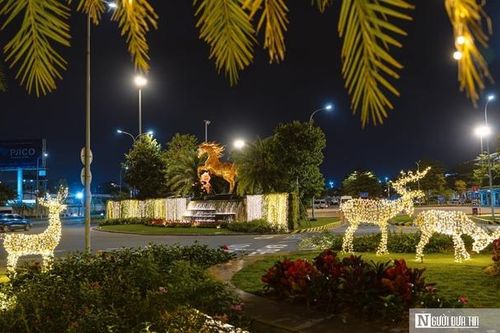 Ngựa Vàng khoe sắc đón xuân ở sân bay quốc tế Đà Nẵng