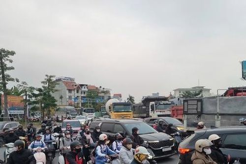 Ùn tắc liên tục tại tuyến đường huyết mạch ra vào khu vực cảng Hải Phòng