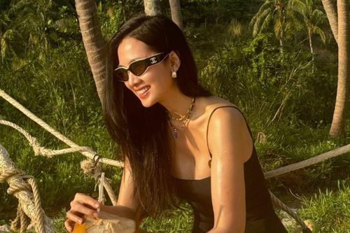 Siêu mẫu Anh Thư diện đồ bơi gợi cảm, khoe body 'căng đét' ở tuổi 44