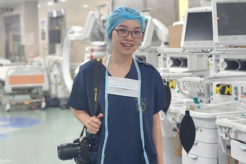 Người lưu giữ những khoảnh khắc 'khốc liệt' của ngành Y