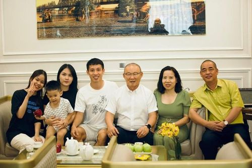 'Soi' bên trong căn biệt thự sang trọng của cầu thủ Hùng Dũng