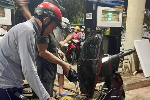 Nhiều giải pháp bảo đảm cung ứng xăng dầu cho Đặc khu Phú Quý