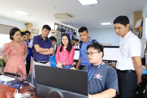 Thu hút và giữ chân giảng viên trình độ cao