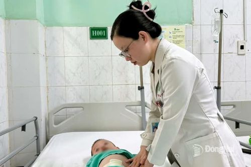 Cấp cứu thành công bé trai nuốt 24 viên nam châm gây 8 lỗ thủng ruột