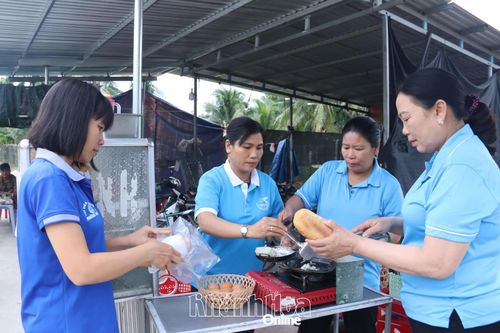 Phụ nữ phường Ninh Hòa: Chia sẻ với những hoàn cảnh khó khăn